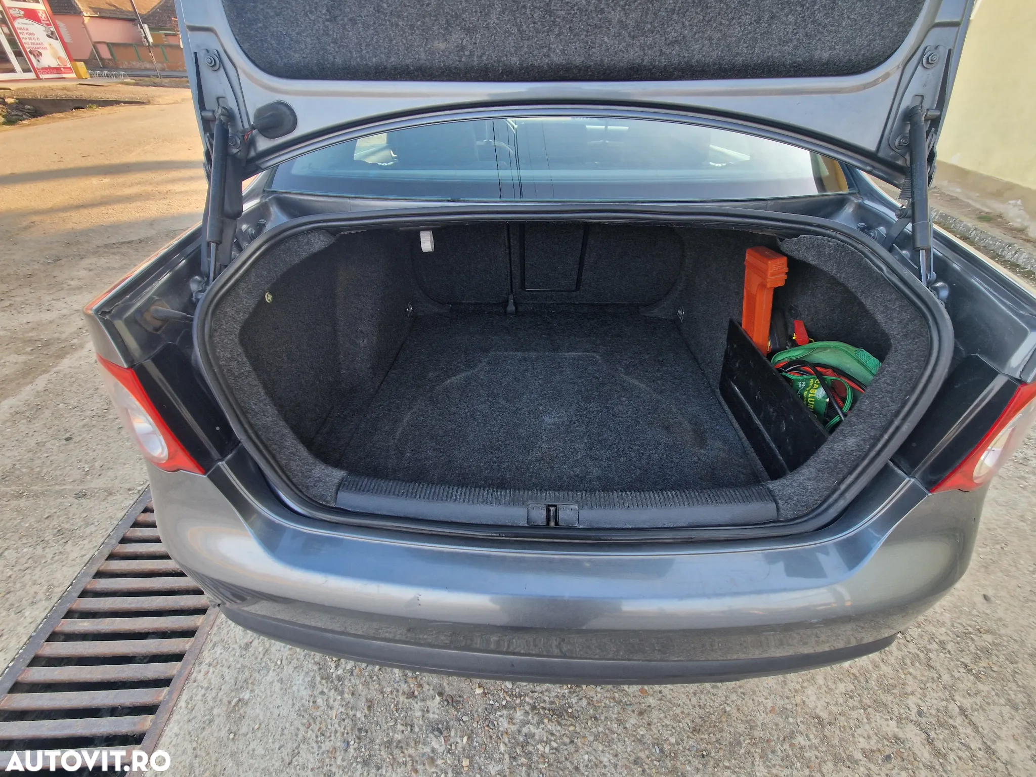 Volkswagen Jetta - 12