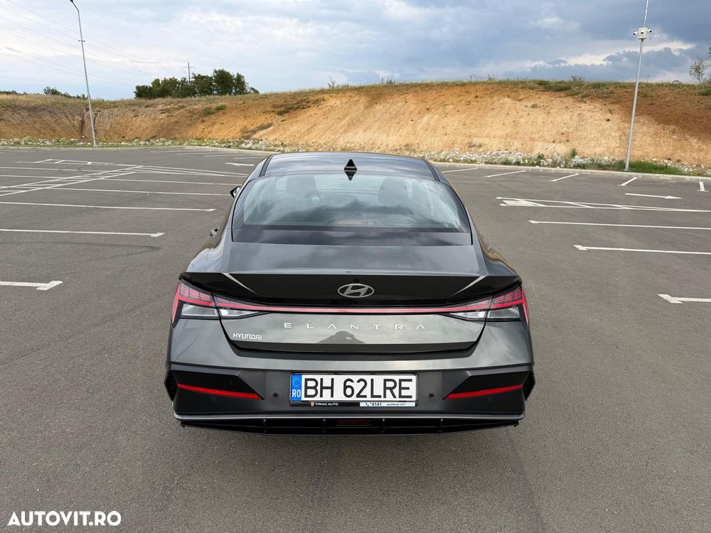 Hyundai Elantra 1.6 l 123 CP CVT Highway - 12