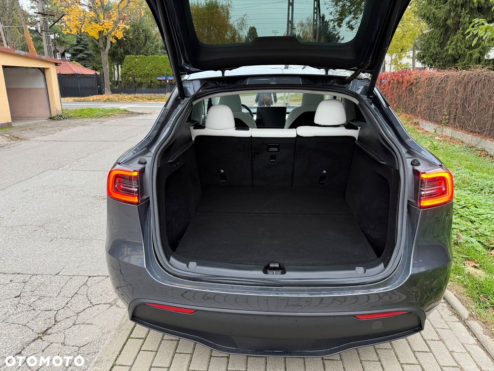Tesla Model Y Long Range AWD - 6