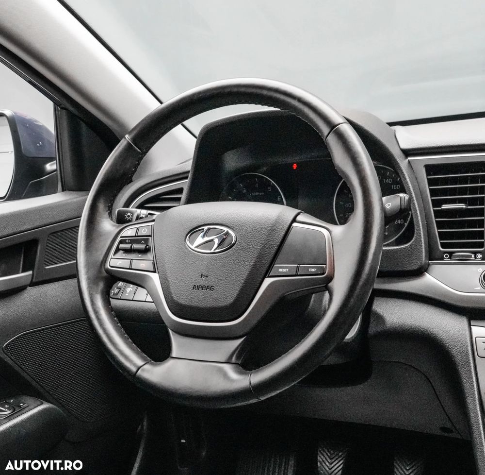 Hyundai Elantra 1.6 MPi Highway - 17