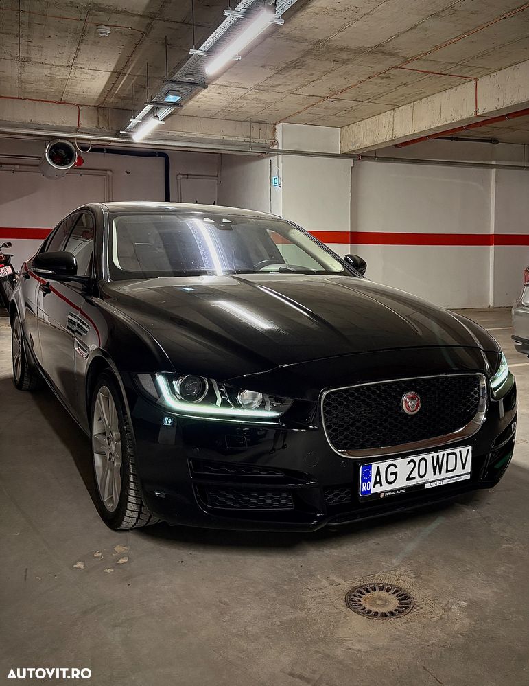 Jaguar XE 2.0 Prestige - 9