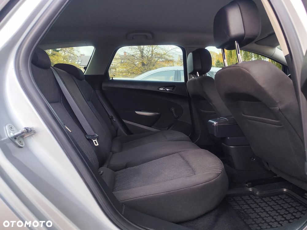 Opel Astra 1.4 T Cosmo EU6 - 11