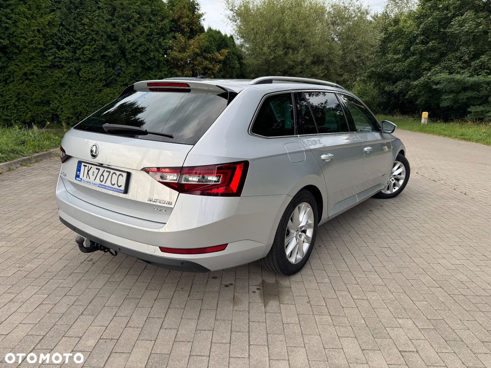 Skoda Superb 2.0 TDI Style DSG - 6
