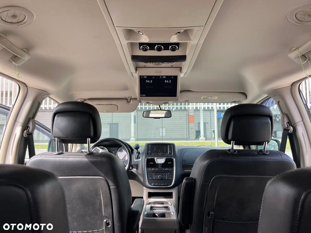 Chrysler Town & Country - 15