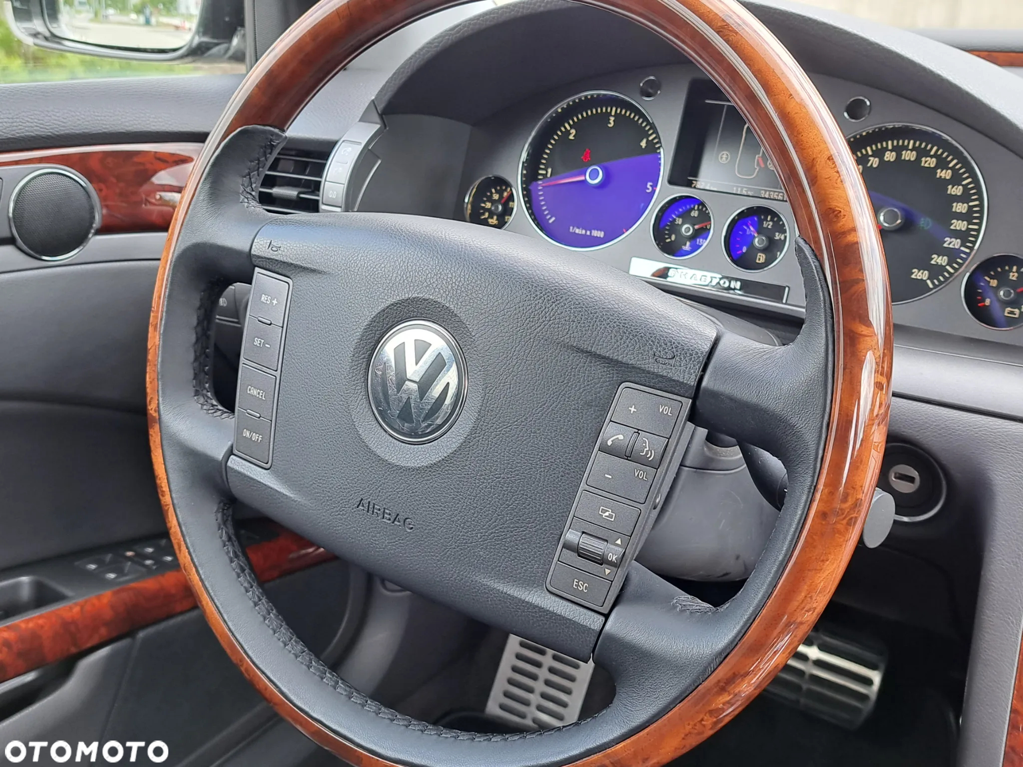 Volkswagen Phaeton - 13