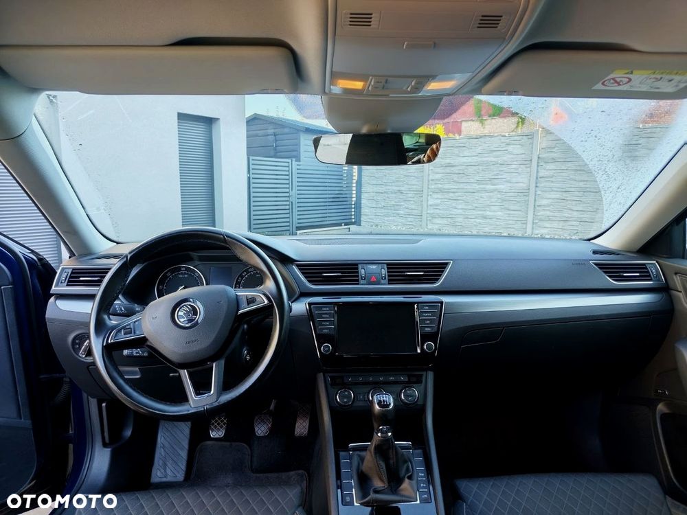 Skoda Superb 2.0 TDI Premium Edition - 18