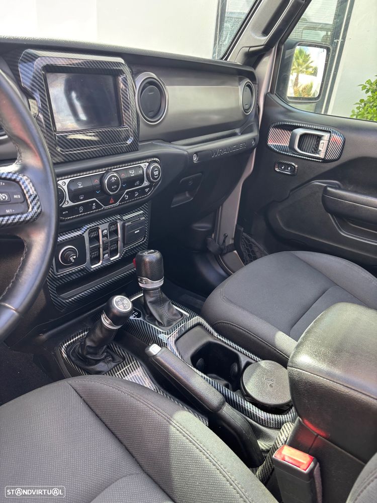 Jeep Wrangler - 8