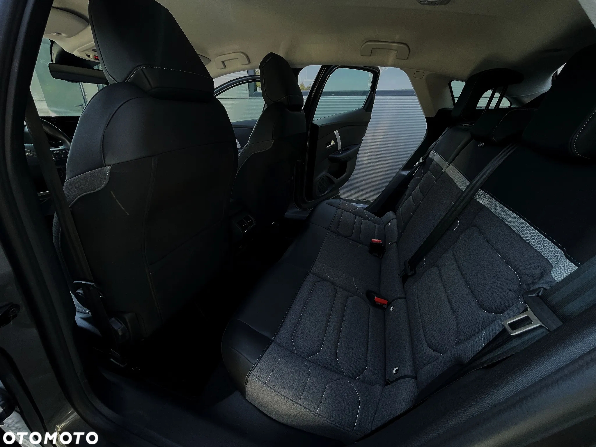 Citroën C4 PureTech 130 Stop&Start EAT8 SHINE - 36