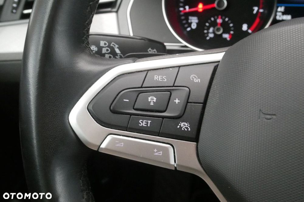 Volkswagen Passat Variant 2.0 TSI Business DSG - 23