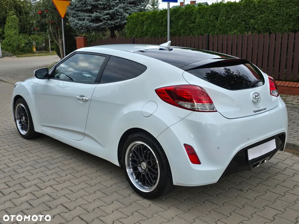 Hyundai Veloster - 10
