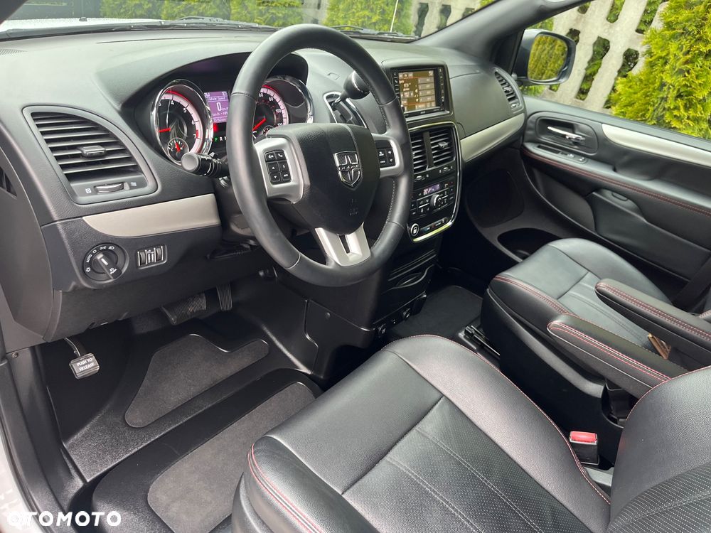 Dodge Grand Caravan 3.6 R/T - 12