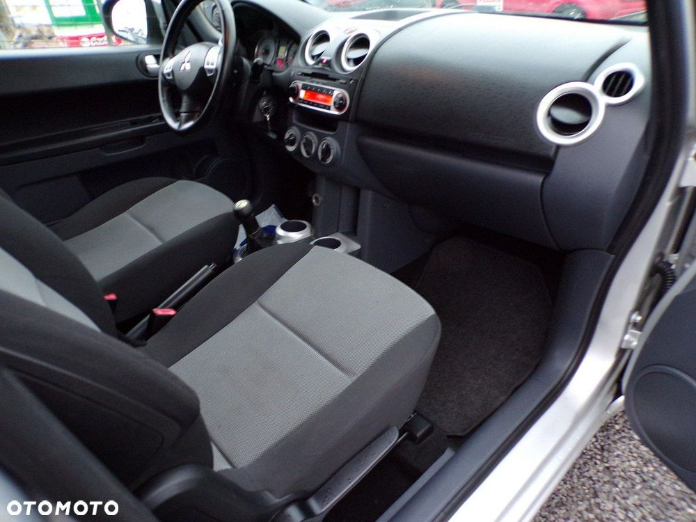 Mitsubishi Colt - 28