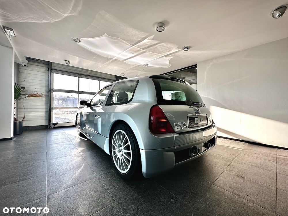 Renault Clio 3.0 V6 Sport - 4