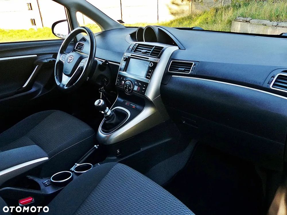 Toyota Verso 1.6 D-4D Premium - 25