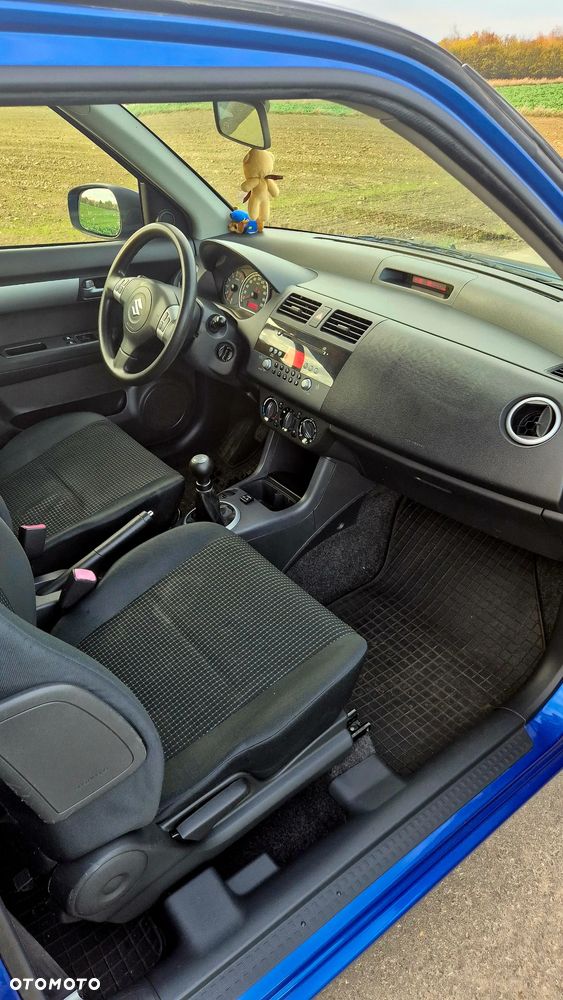 Suzuki Swift 2006 photo 5