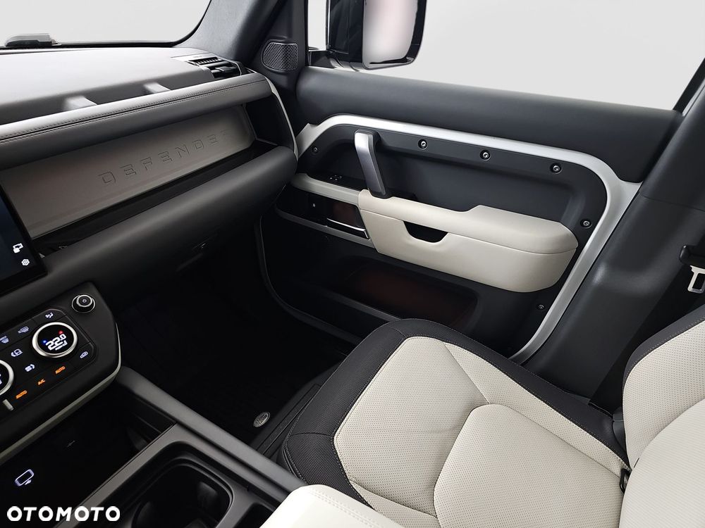 Land Rover Defender 3.0 D300 mHEV X-Dynamic HSE - 35