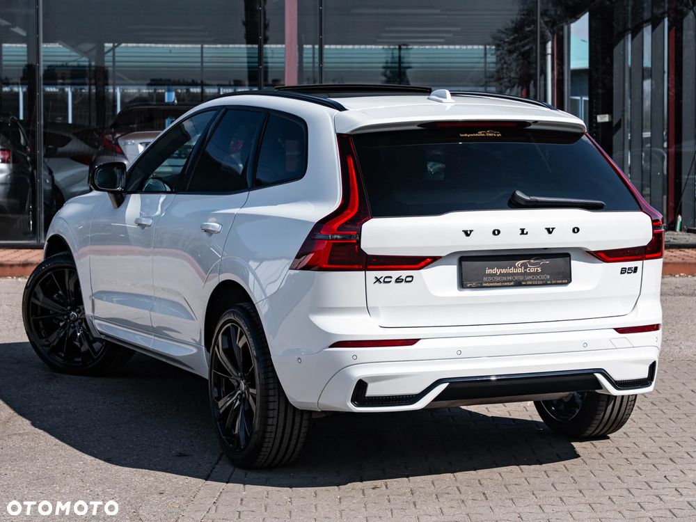 Volvo XC 60 B5 B AWD Plus Dark - 4