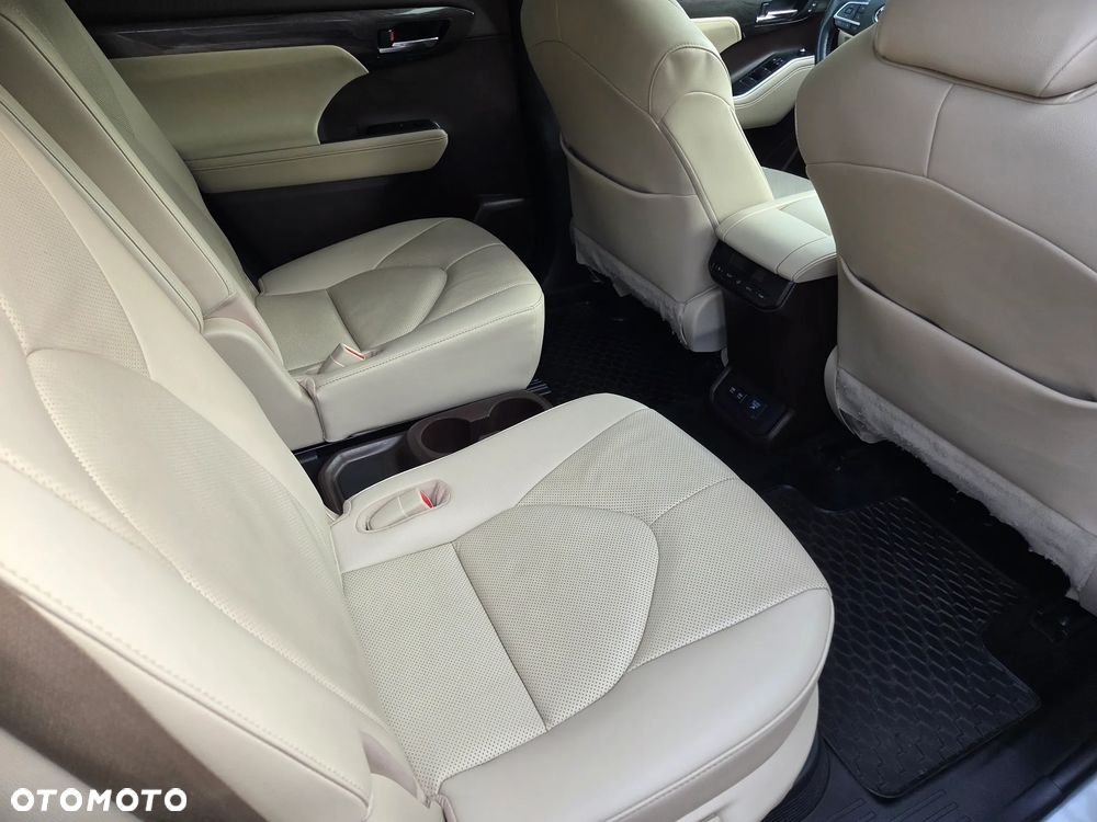 Toyota Highlander 2.5 Hybrid Executive - 28