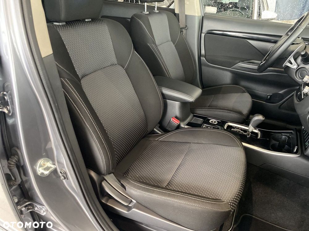 Mitsubishi Outlander - 16