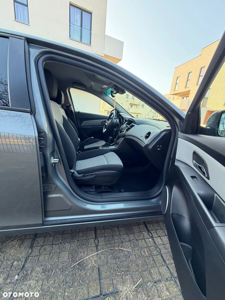 Chevrolet Cruze 1.6 LT+ - 23
