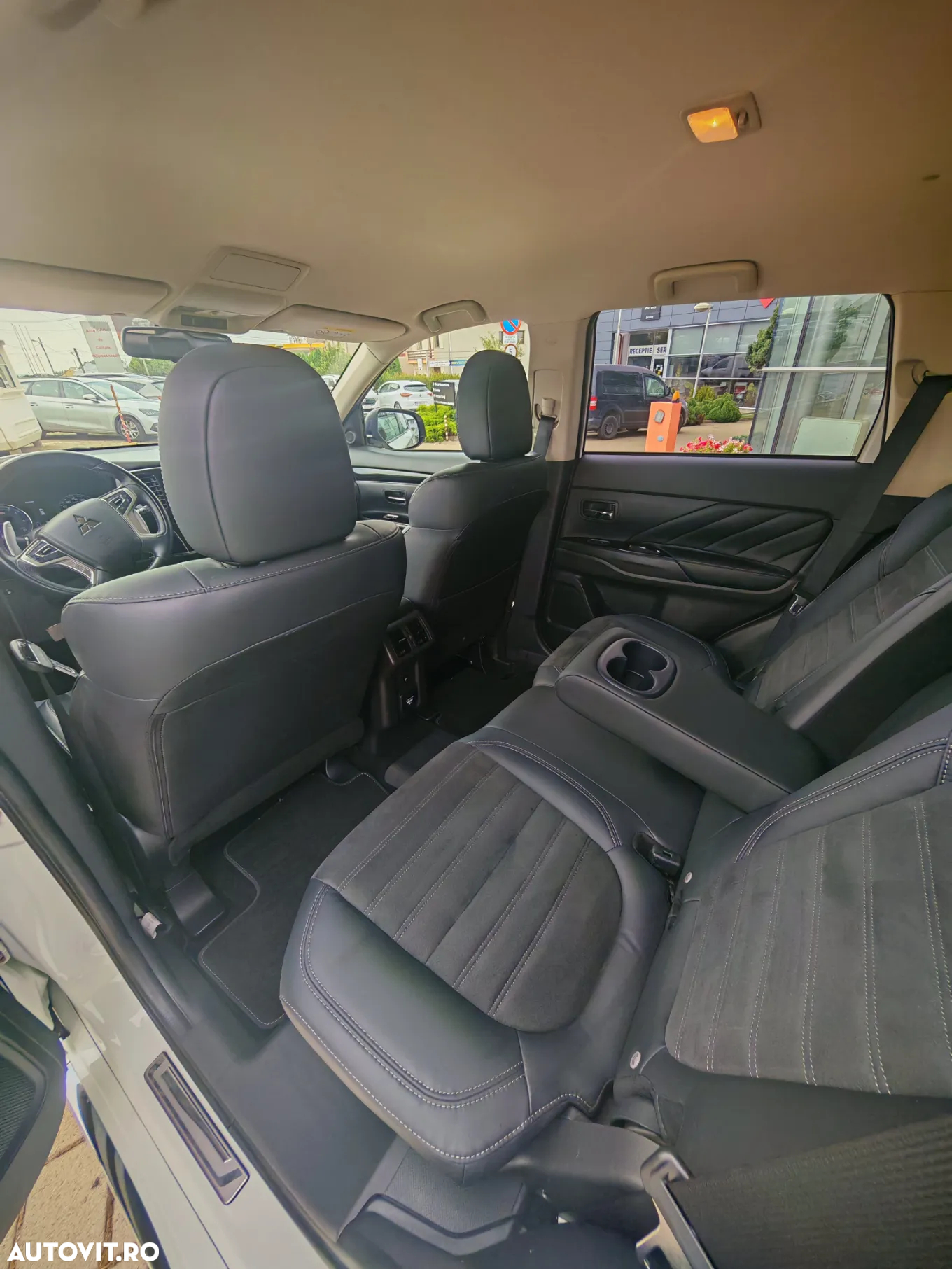 Mitsubishi Outlander PHEV 2.4 L 4X4 Intense - 17