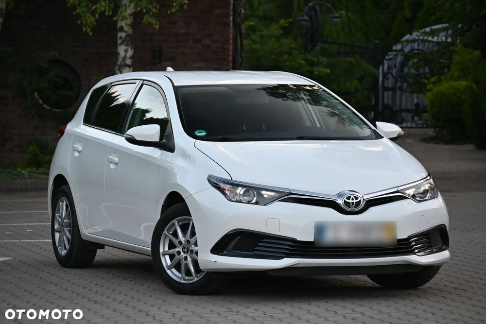 Toyota Auris 1.33 VVT-i Premium + - 7