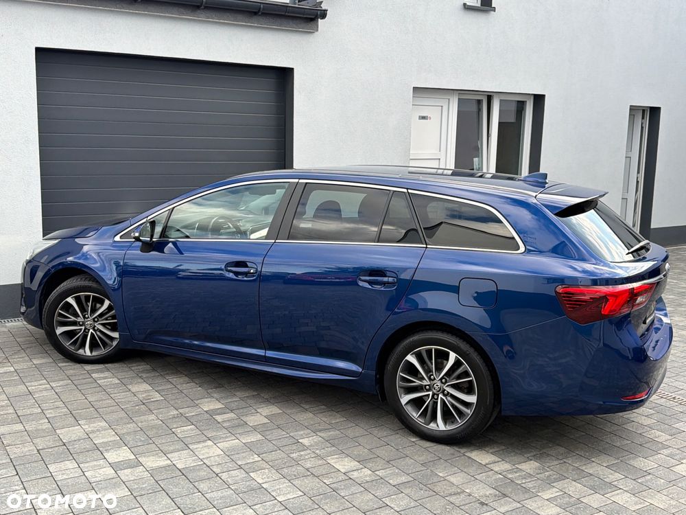 Toyota Avensis 1.8 Premium MS - 20