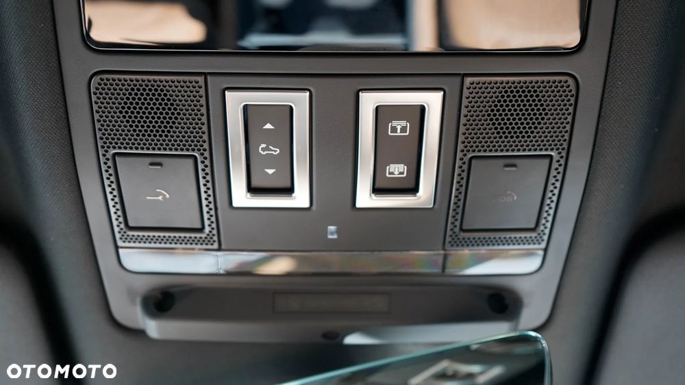 Land Rover Defender 3.0 D250 mHEV X-Dynamic HSE - 24