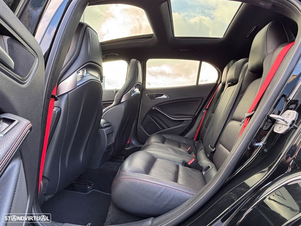 Mercedes-Benz GLA 45 AMG 4Matic 7G-DCT - 11