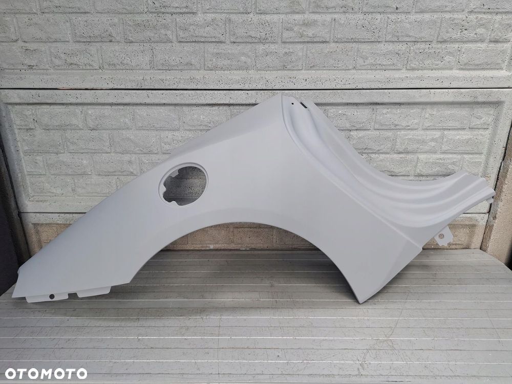 FERRARI PORTOFINO TYLNY BŁORNIK TYLNIA ĆWIARTKA NOWA ORGINALNA