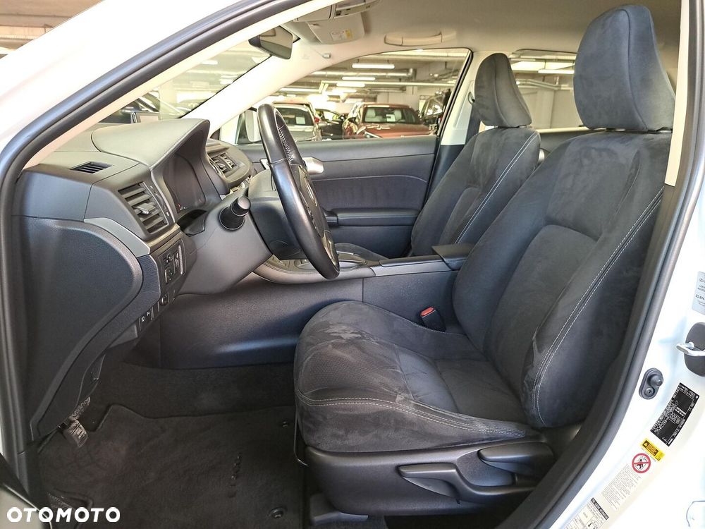Lexus CT - 11