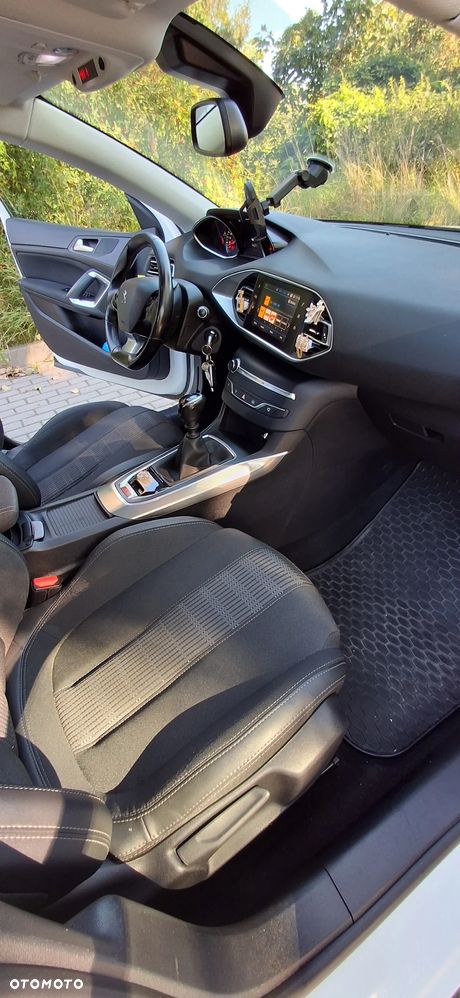 Peugeot 308 1.5 BlueHDi Allure S&S - 22