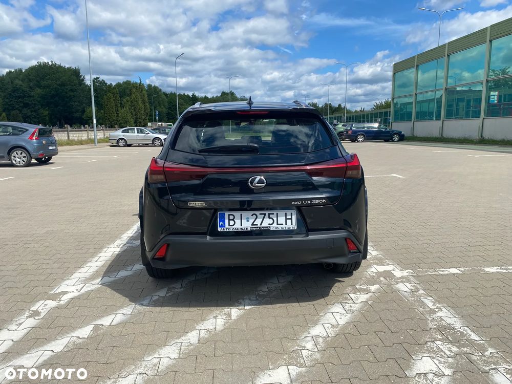 Lexus UX - 3