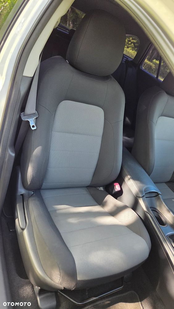 Toyota Avensis 1.6 Business Edition - 19