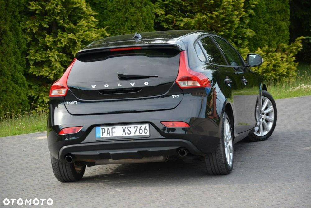Volvo V40 T4 R-Design Momentum - 13