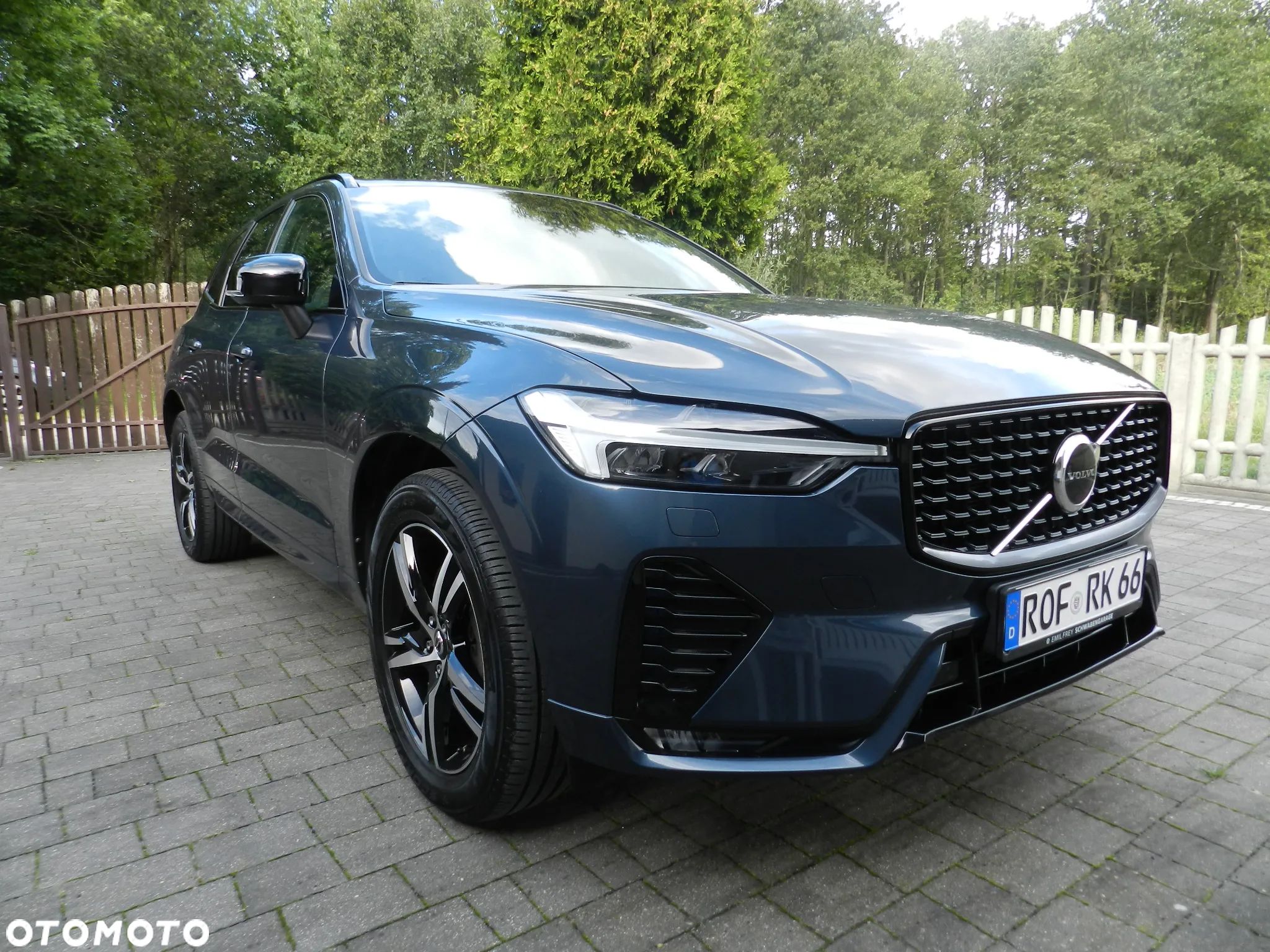 Volvo XC 60 B4 D AWD Plus Dark - 1