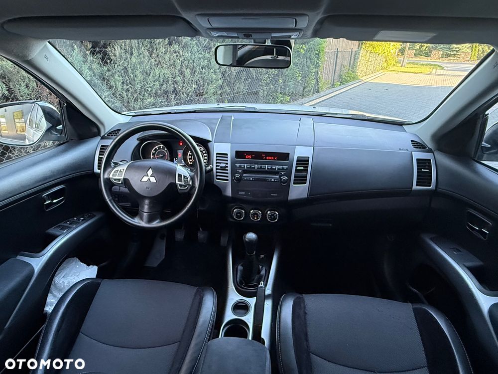 Mitsubishi Outlander 2.0 2WD Inform - 28