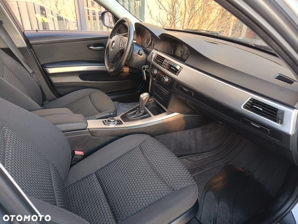 BMW Seria 3 320d DPF Edition Exclusive - 17