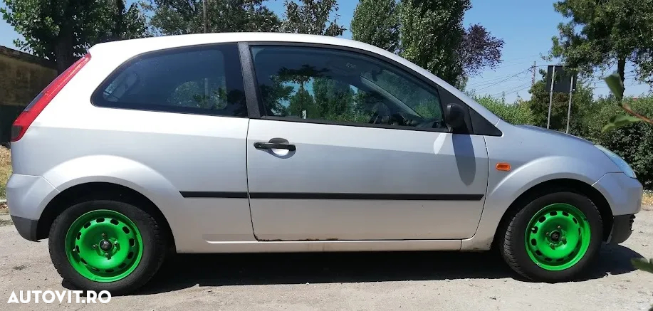Ford Fiesta 1.3i - 11
