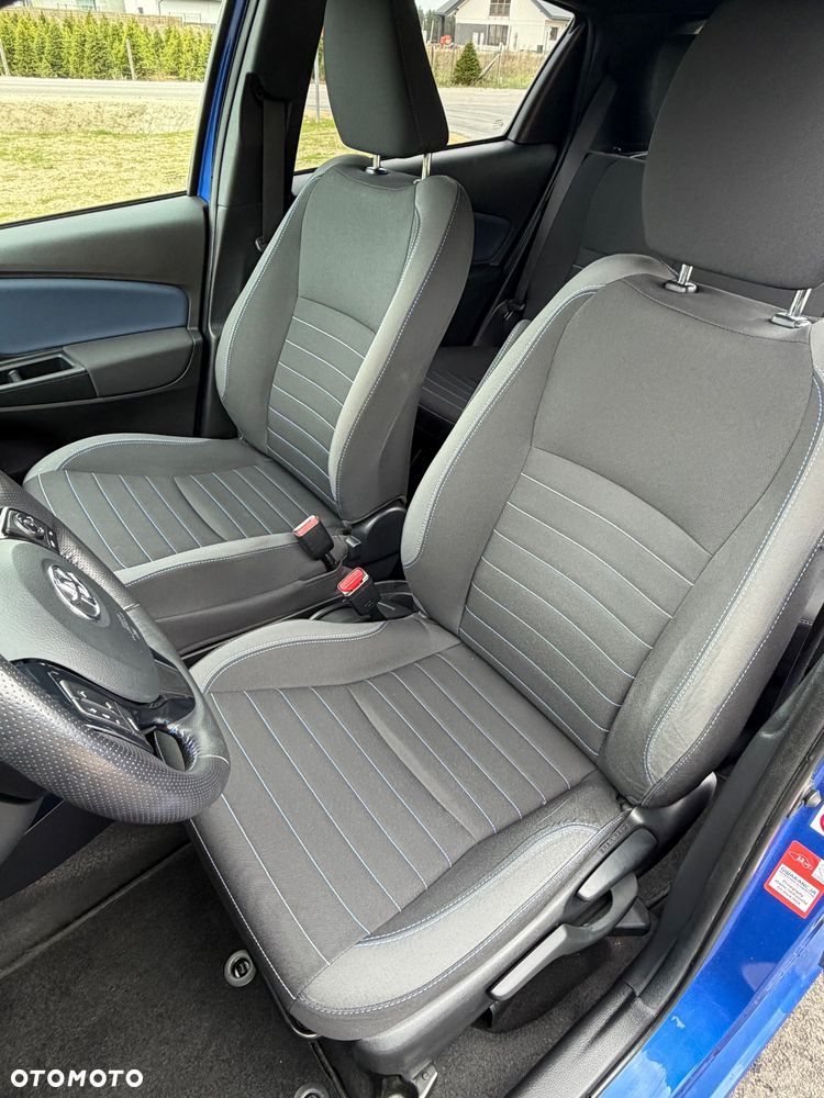 Toyota Yaris Hybrid 100 Selection - 31