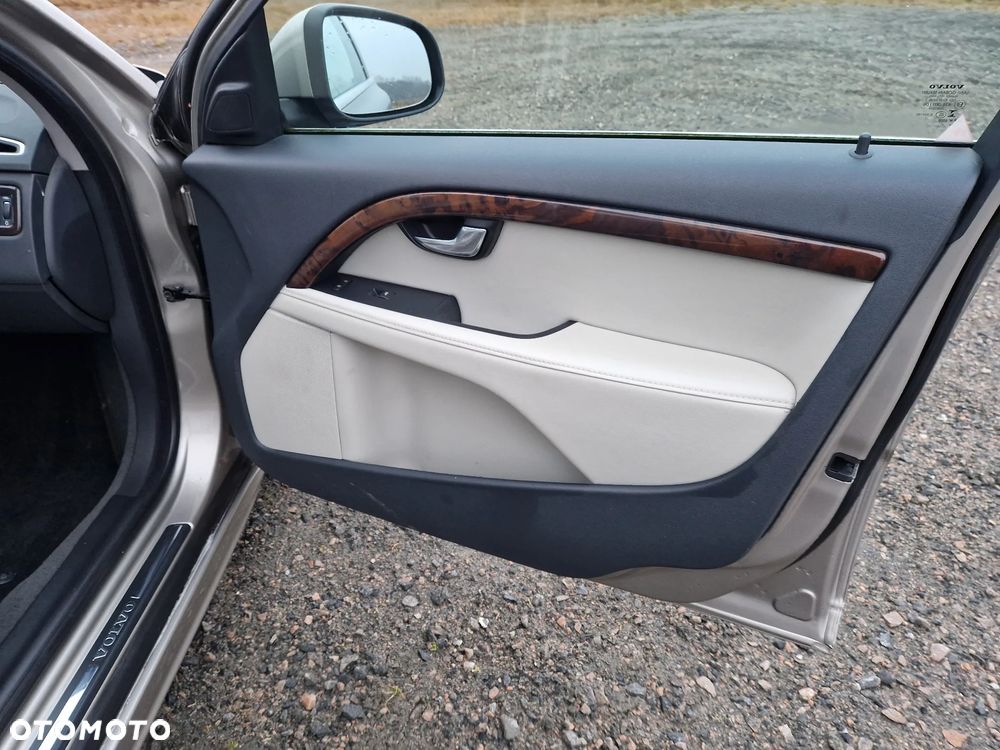 Volvo V70 D4 Momentum - 13