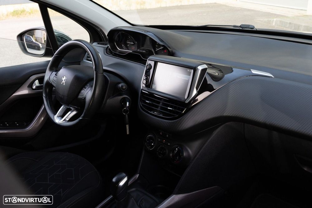 Peugeot 2008 1.2 PureTech Style - 12