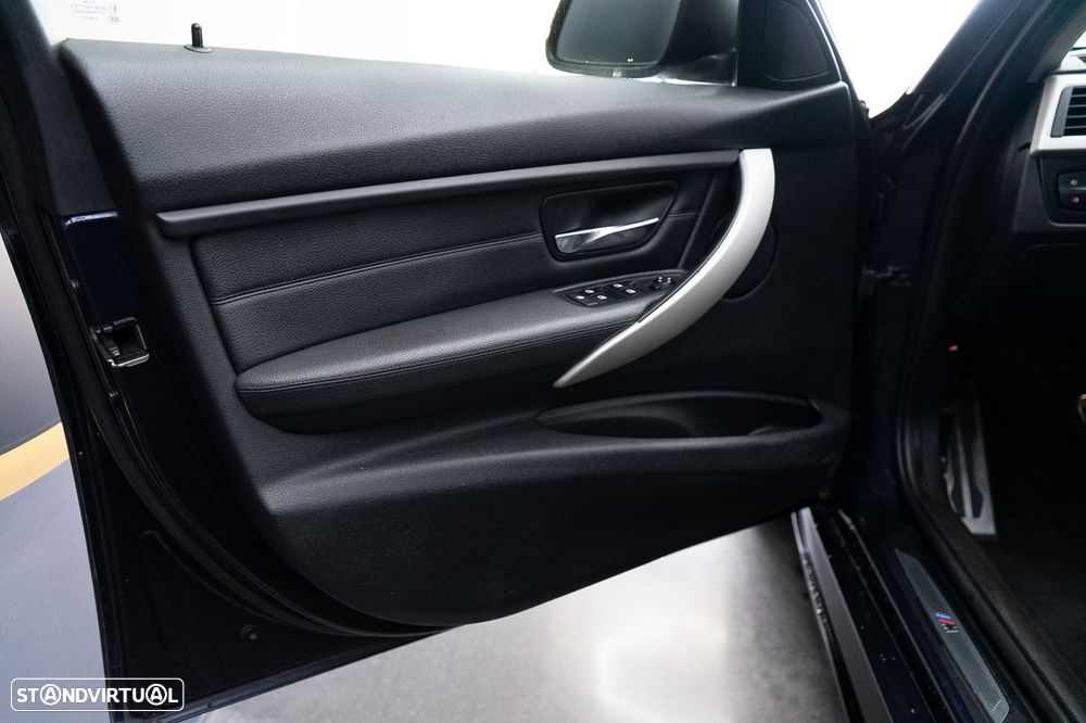 BMW 320 d Auto Pack M - 26