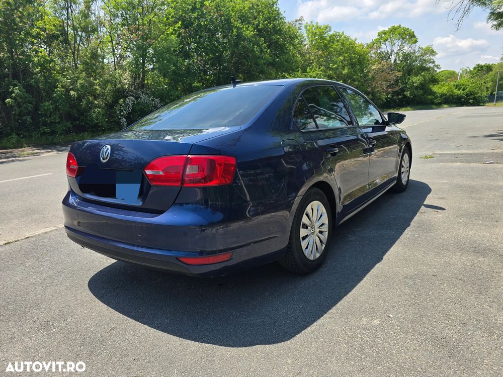 Volkswagen Jetta - 4