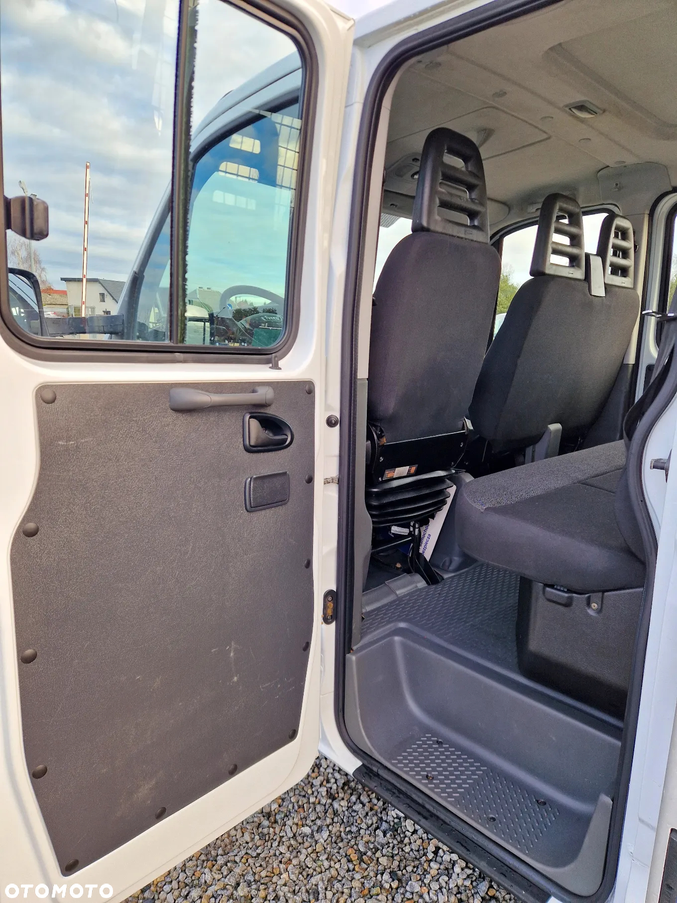 Iveco 35C17 3,0 HPI 170 KONNA DOKA 7 OSOBOWA BRYGADÓWKA 96T/KM PRZEBIEGU GWARANCJA HDS HMF 1670KG UDŻWIGU 3,3M SKRZYNIA BLIŻNIAKI DO 3,5T - 18