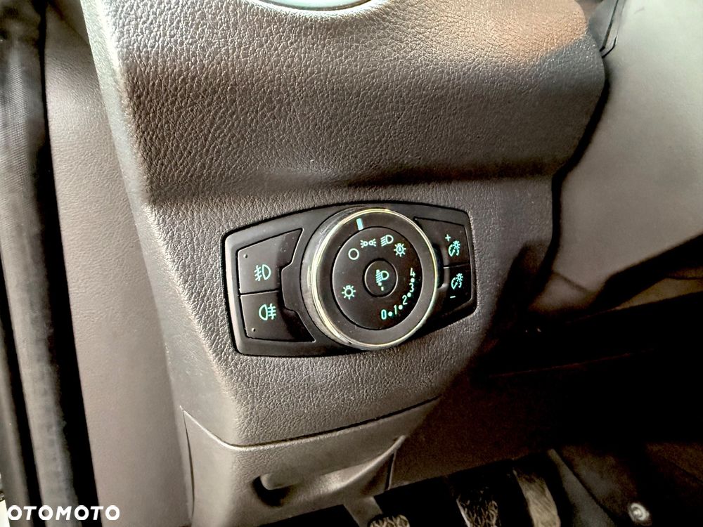 Ford Transit Courier - 22