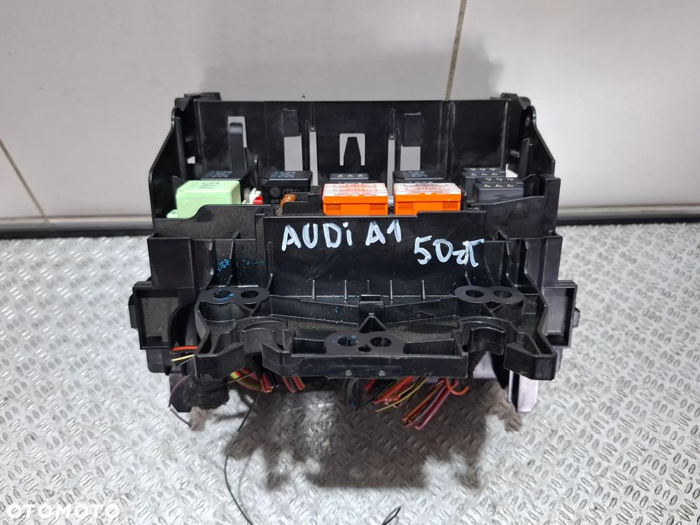 Skrzynka bezpieczników Audi A1 nr 8X0971845A - 2