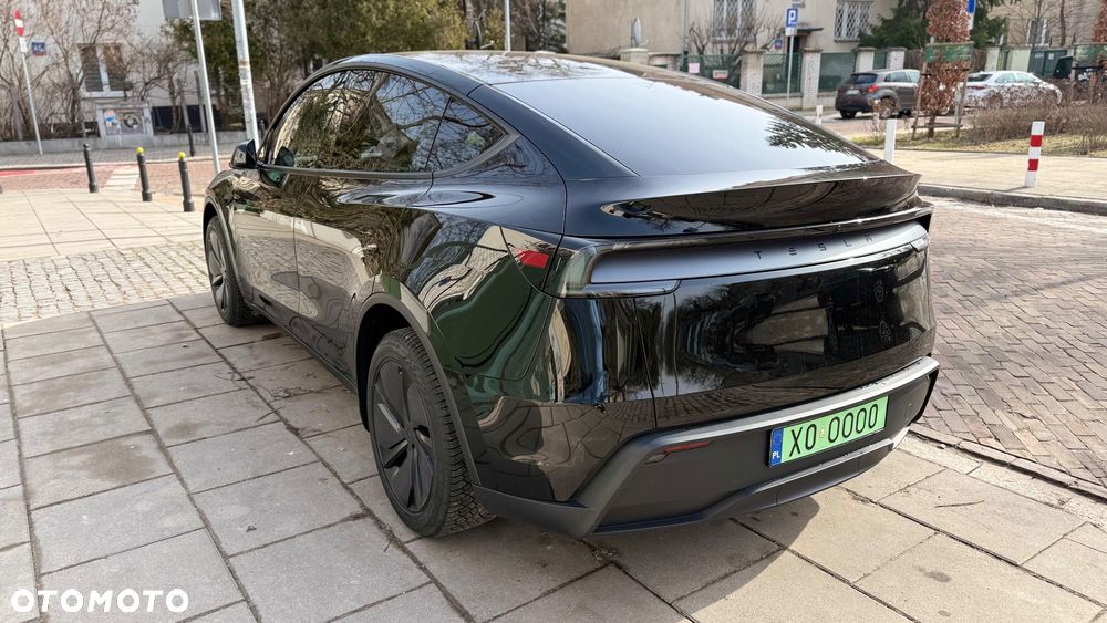 Tesla Model Y Standard Long Range RWD - 1