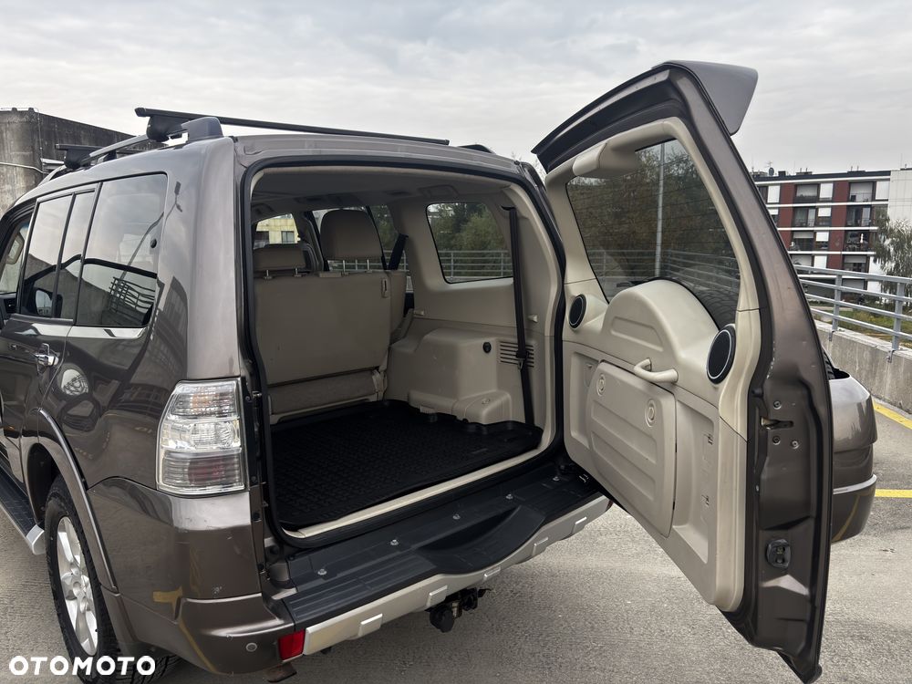 Mitsubishi Pajero - 18