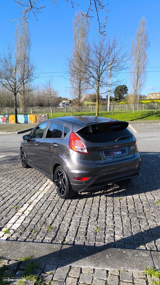 Ford Fiesta 1.5 TDCi S&S ST-LINE - 4